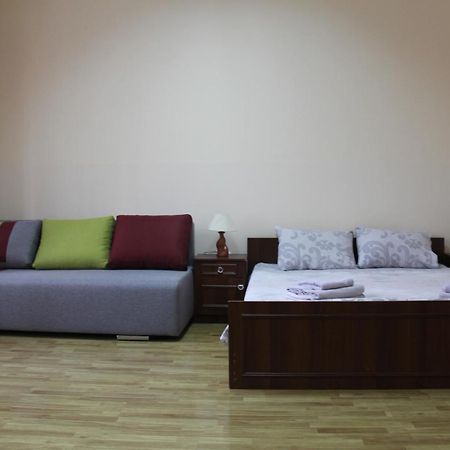 Apartments Domovik ,Kirilla I Mefodiya, 5 มุกาเชเว ภายนอก รูปภาพ