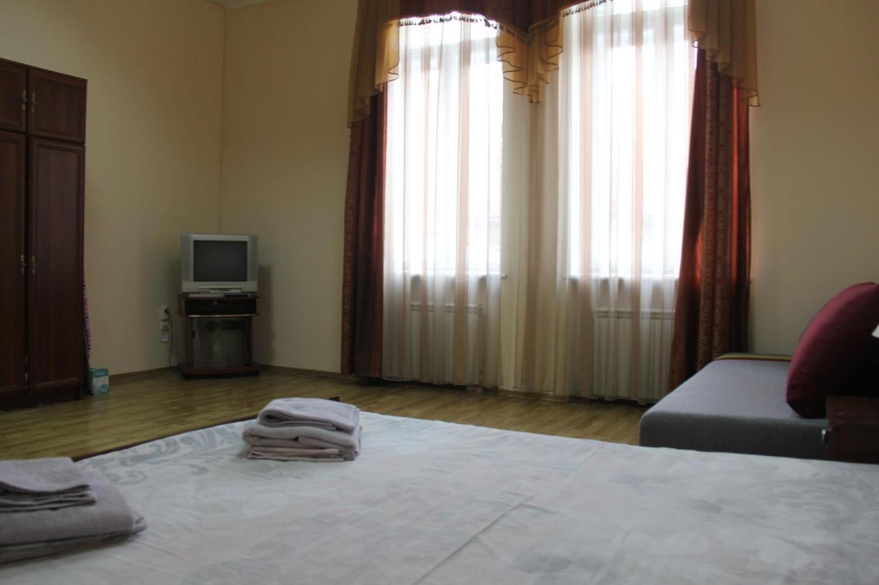 Apartments Domovik ,Kirilla I Mefodiya, 5 มุกาเชเว ภายนอก รูปภาพ