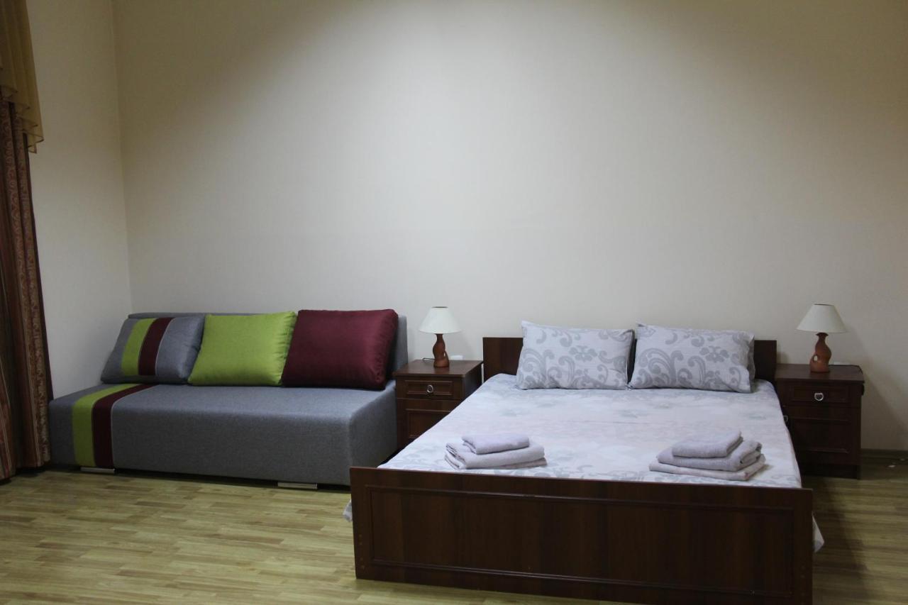 Apartments Domovik ,Kirilla I Mefodiya, 5 มุกาเชเว ภายนอก รูปภาพ